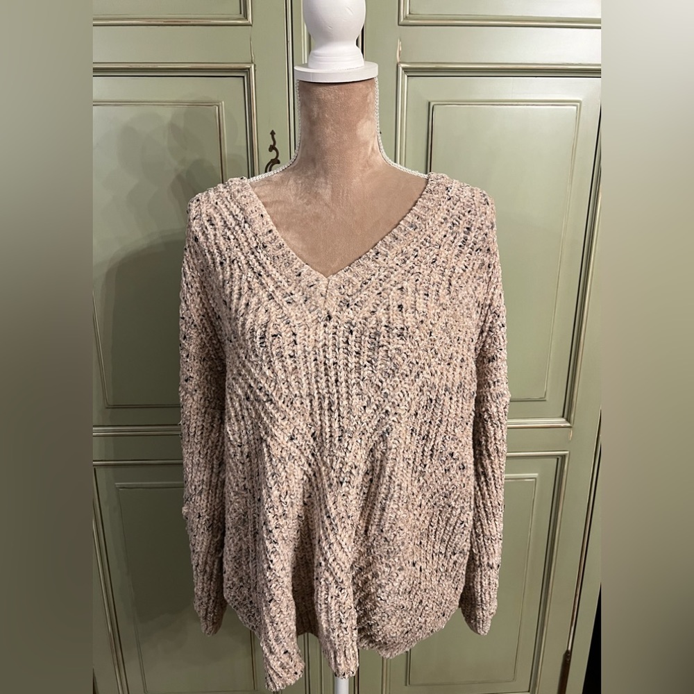 Calvin Klein- V-neck, Beige Tweed-like textured chenille sweater. Size- 1X.